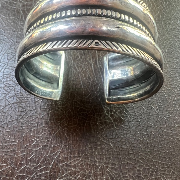Navajo Silver - Picture 4 of 5